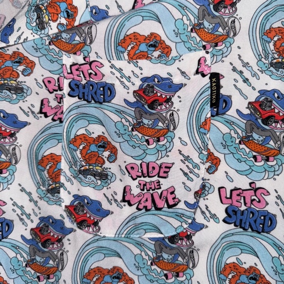 HOT WHEELS "Ride the Wave" Graphic Button Down Short Sleeve Shirt Surfing Men’s - Picture 4 of 9